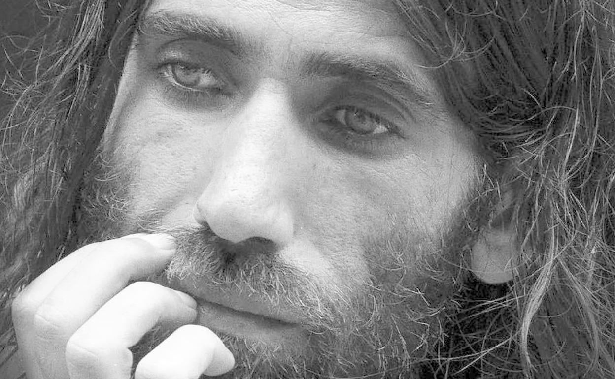 El escritor y periodista iraní Behrouz Boochani, que entró ilegalmente en Australia en 2013. 