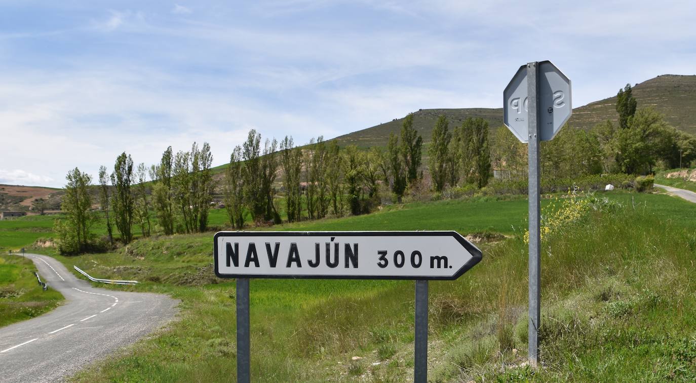 El estado de ruina de numerosos edificios en el casco urbano de Navajún es uno de los principales problemas del municipio. Las lluvias de esta primavera han empeorado la situación de varias viviendas y se han producido derrumbes en diversas calles del pueblo.