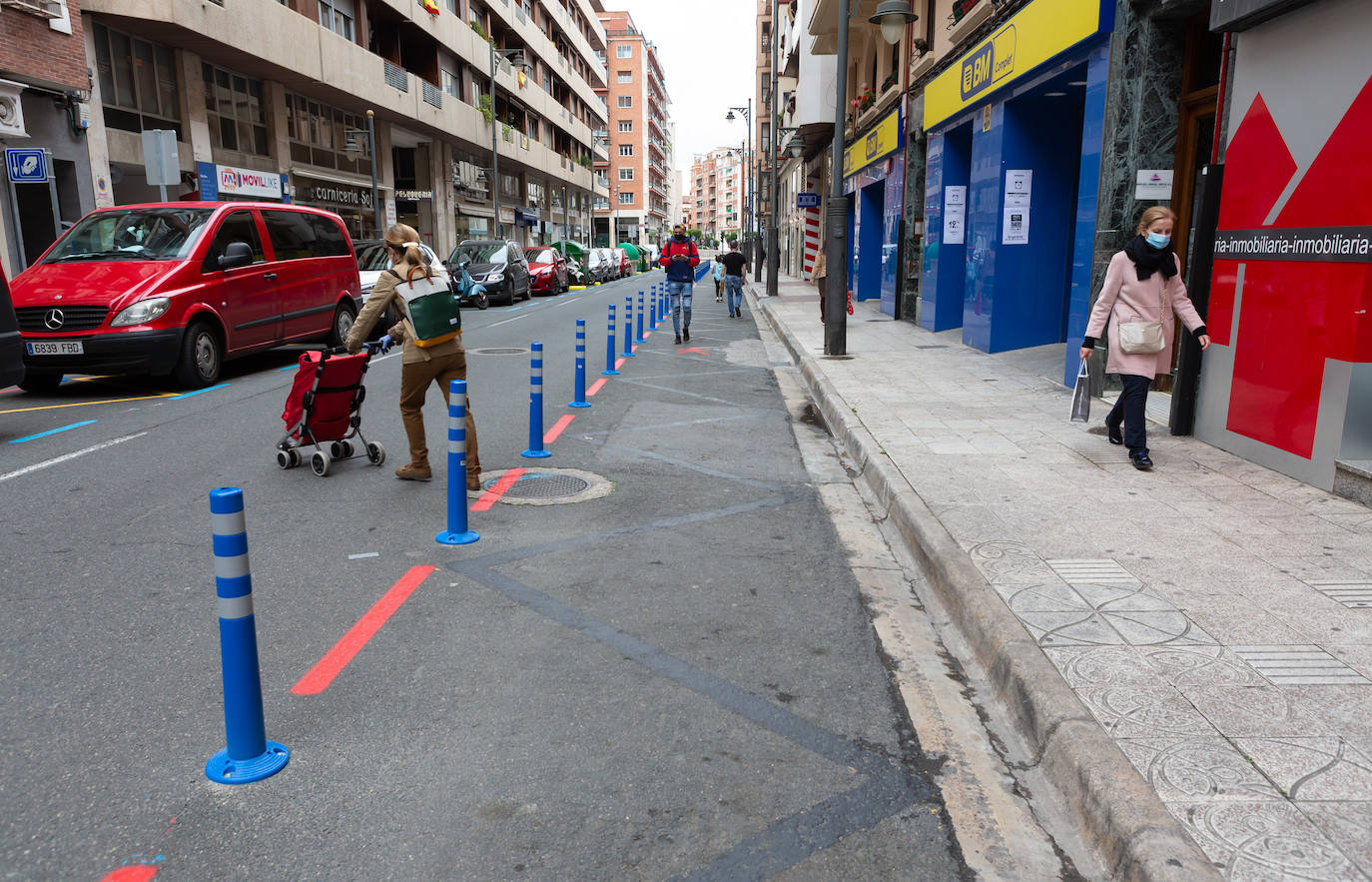 La ciudad de Logroño amplía sus aceras para desplazarse de forma segura durante la crisis pero con visos de permanencia
