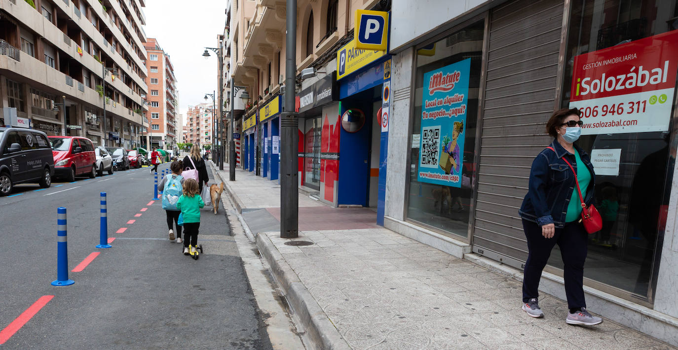 La ciudad de Logroño amplía sus aceras para desplazarse de forma segura durante la crisis pero con visos de permanencia