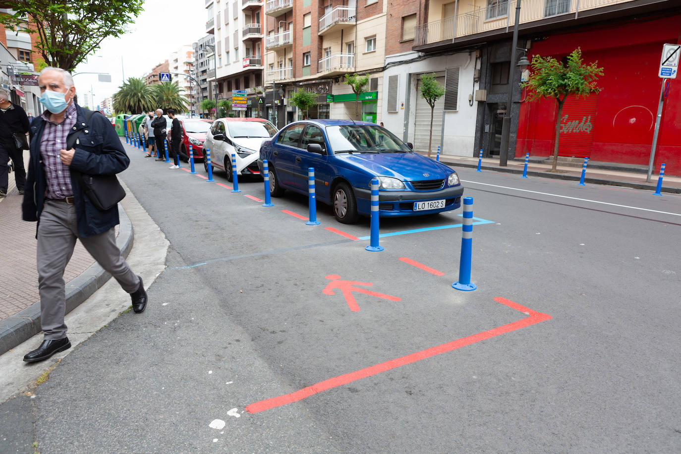La ciudad de Logroño amplía sus aceras para desplazarse de forma segura durante la crisis pero con visos de permanencia