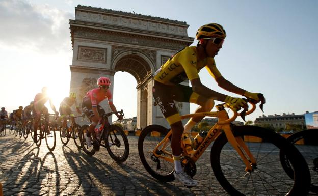 Llegada a París de la última edición del Tour de Francia. 