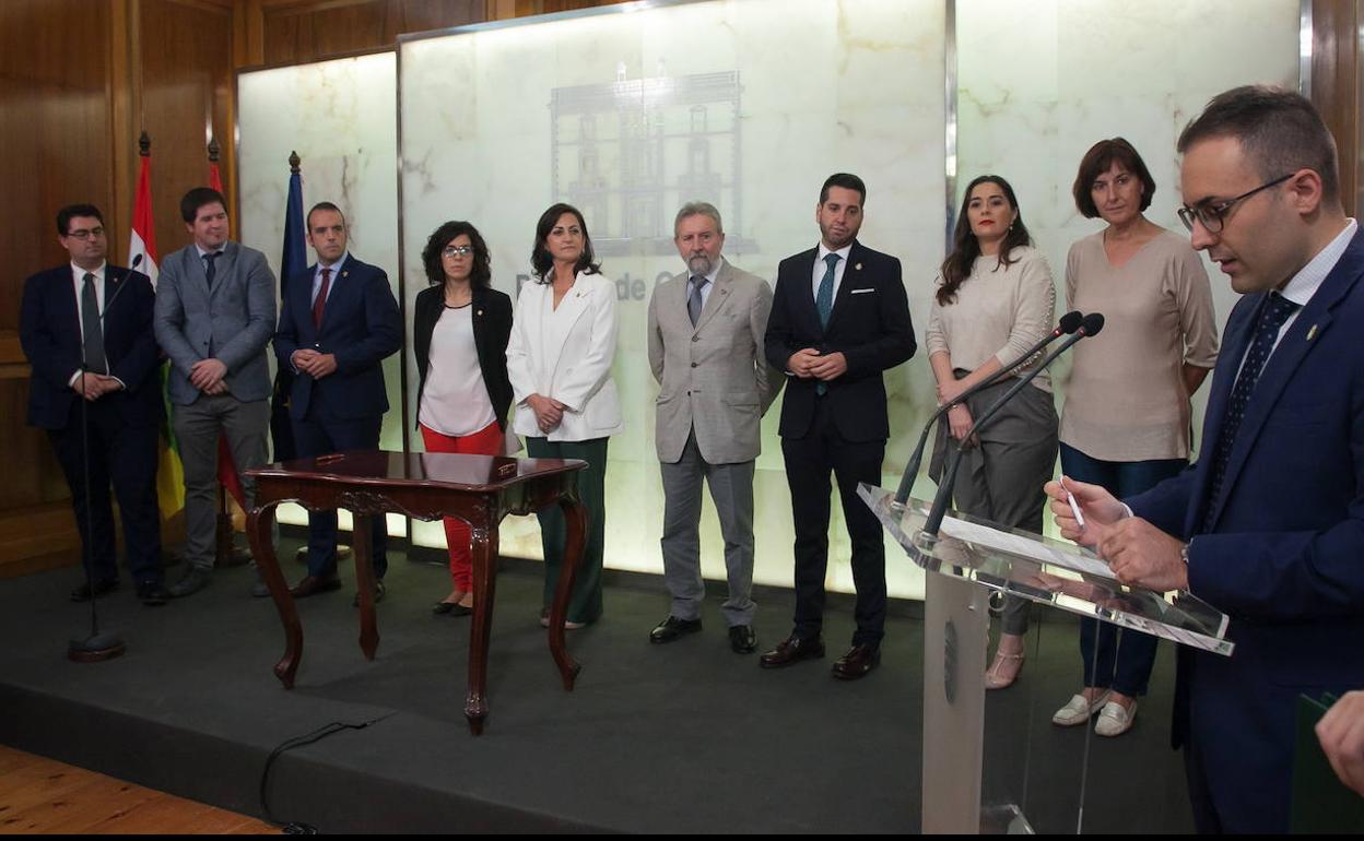 Andreu, en una reunión con los alcaldes de las cabeceras de comarca.