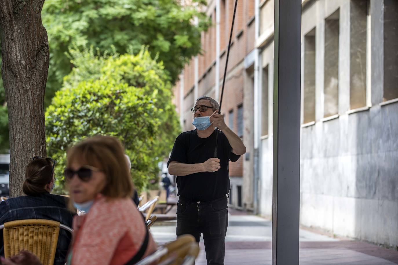 Este jueves se ha puesto en marcha la obligatoriedad del uso de mascarilla en los espacios públicos cerrados y en los lugares abiertos en los que sea imposible mantener la distancia social de dos metros. 