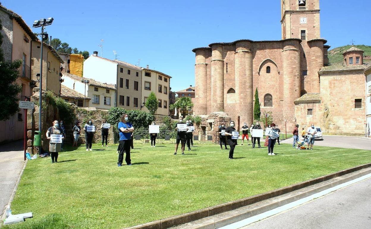 Una treintena de hosteleros se concentra en Nájera para pedir más ayudas municipales