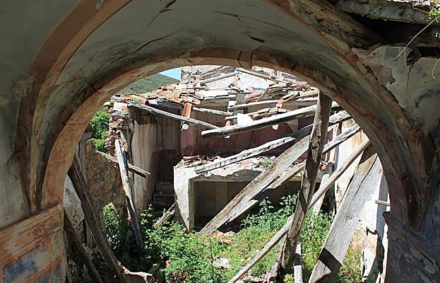 Techumbres venidas abajo y la soledad más absoluta.