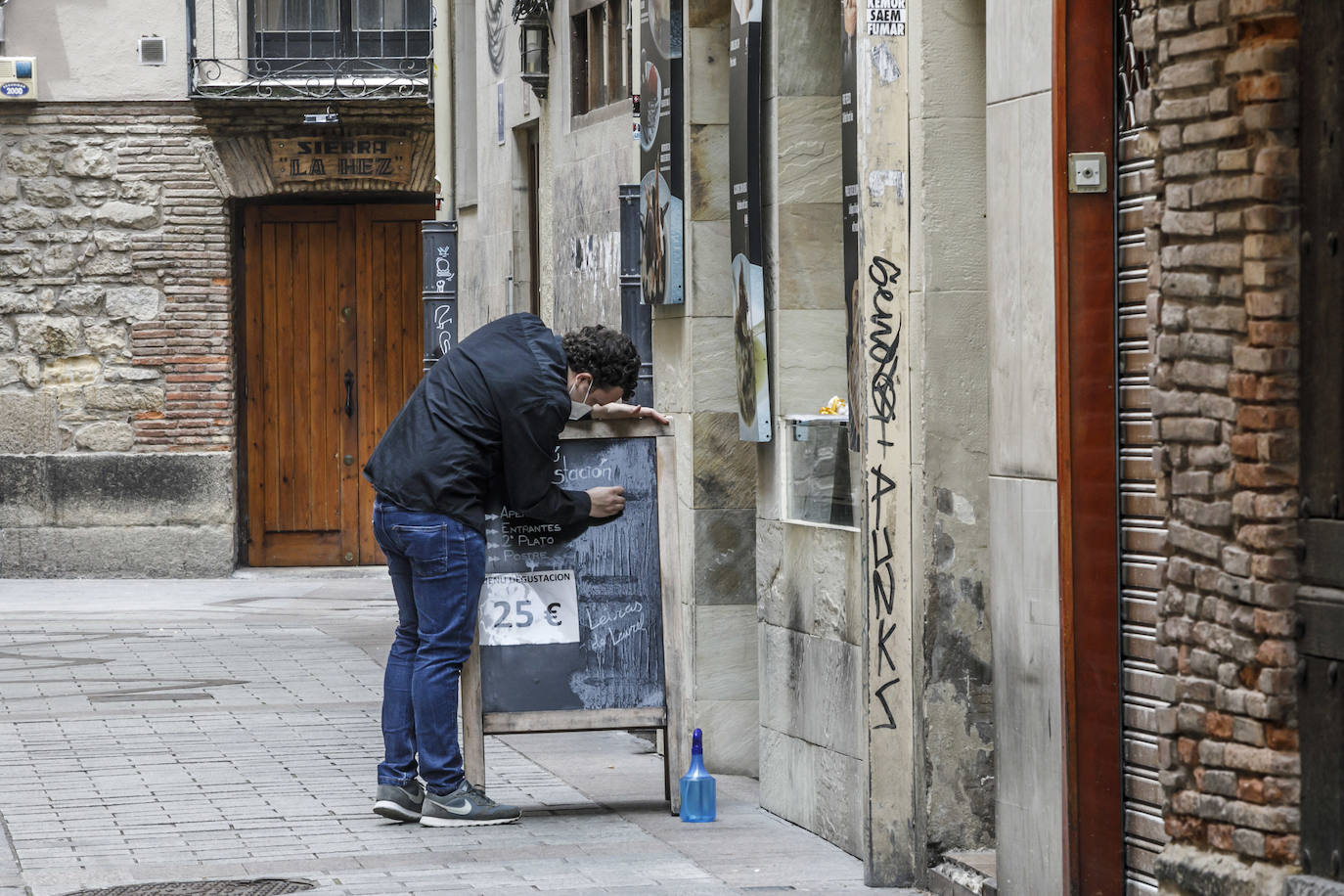 La Rioja ha entrado este lunes en fase 2 y Logroño ha vivido más movimiento en sus bares, bibliotecas, restaurantes y centros comerciales.