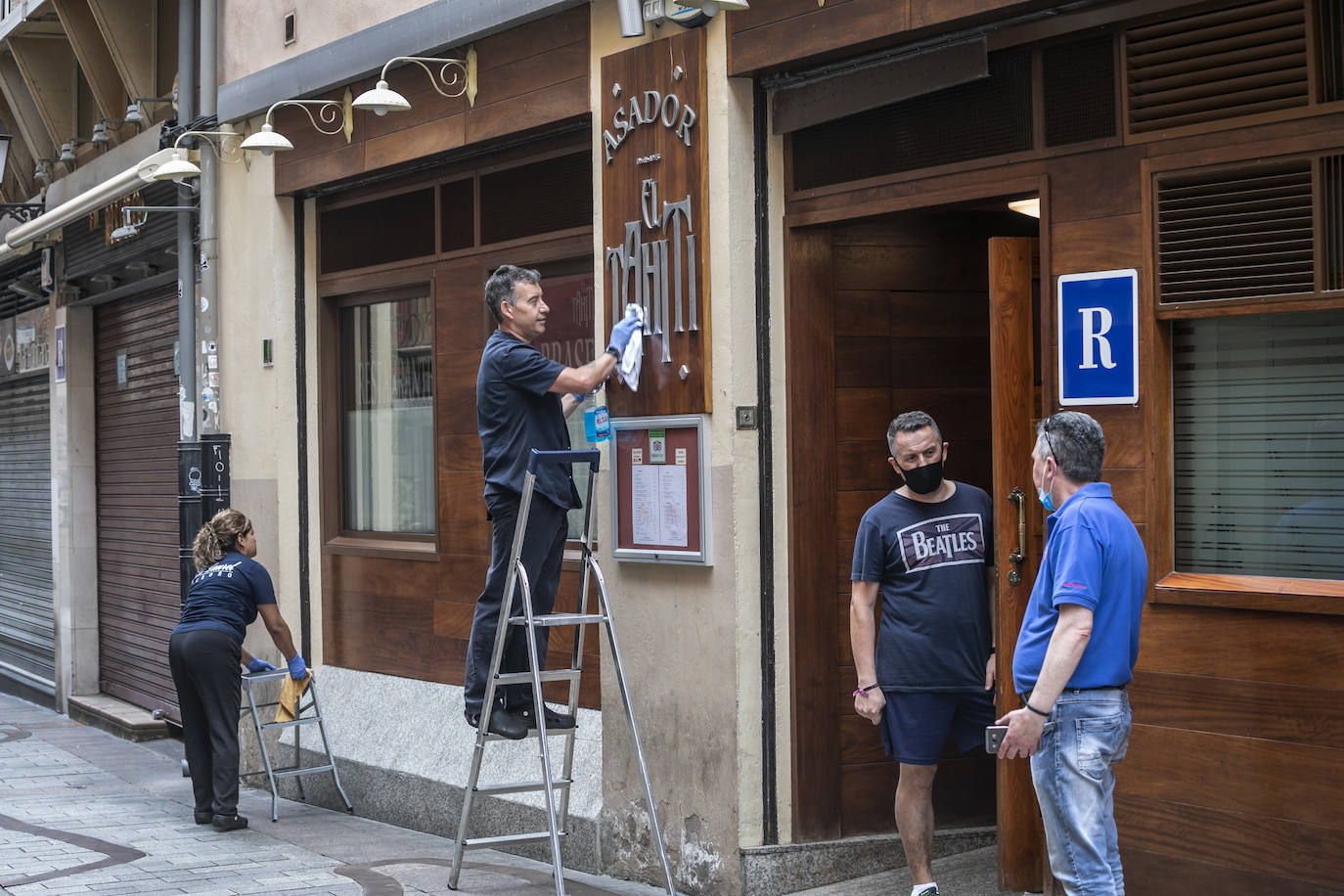 La Rioja ha entrado este lunes en fase 2 y Logroño ha vivido más movimiento en sus bares, bibliotecas, restaurantes y centros comerciales.