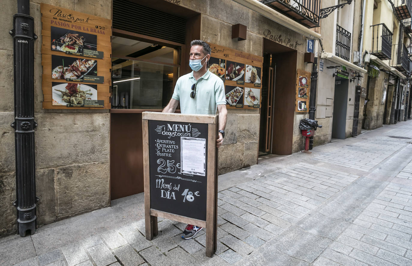 La Rioja ha entrado este lunes en fase 2 y Logroño ha vivido más movimiento en sus bares, bibliotecas, restaurantes y centros comerciales.