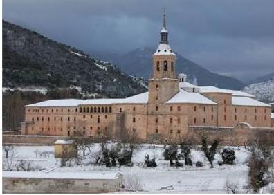 Imagen secundaria 1 - El monasterio de Yuso bajo la capa de nieve y el castillo de Davalillo domina ambas orillas del Ebro.