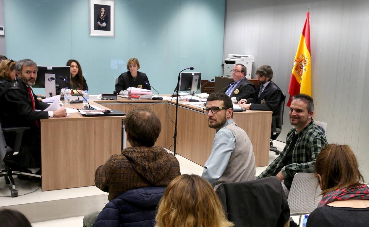 Un condenado por el 14-N pide que se investigue a Fernández Beneite y a los dos exjefes superiores de la Policía Nacional