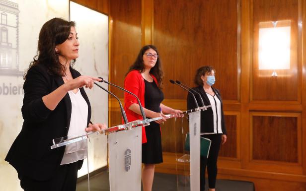 Concha Andreu, Raquel Romero y Ana Santos, en su comparecencia de esta mañana en el Palacete. 