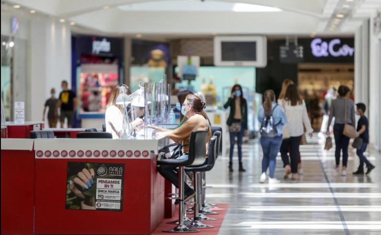 Un centro comercial de Madrid reabre sus puertas en la fase 2.