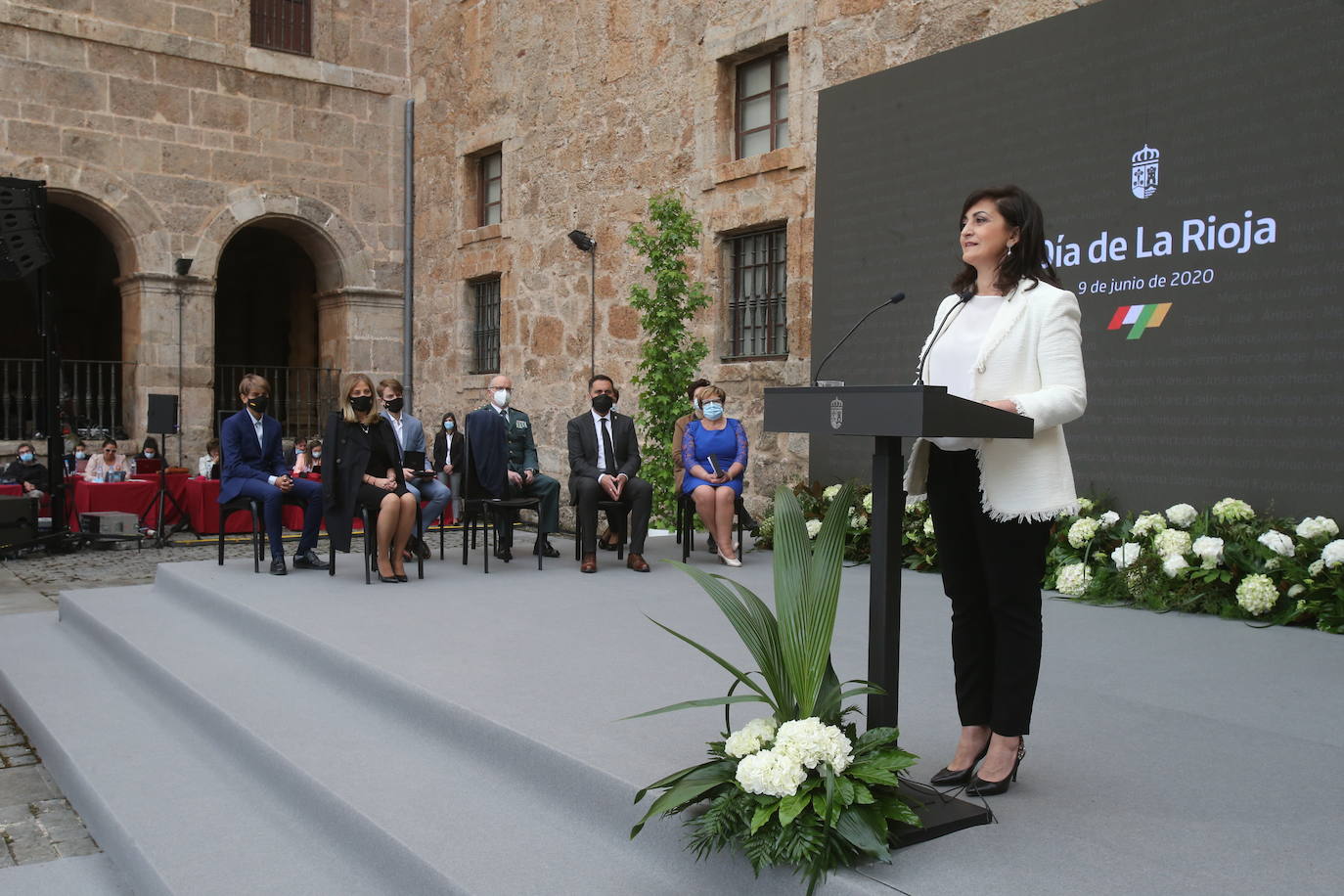 El recientemente fallecido teniente coronel Jesús Gayoso y el colectivo de profesionales sanitarios y sociosanitarios de la región han sido los distinguidos en este Día de La Rioja que ha estado marcado por la lucha contra el Covid-19