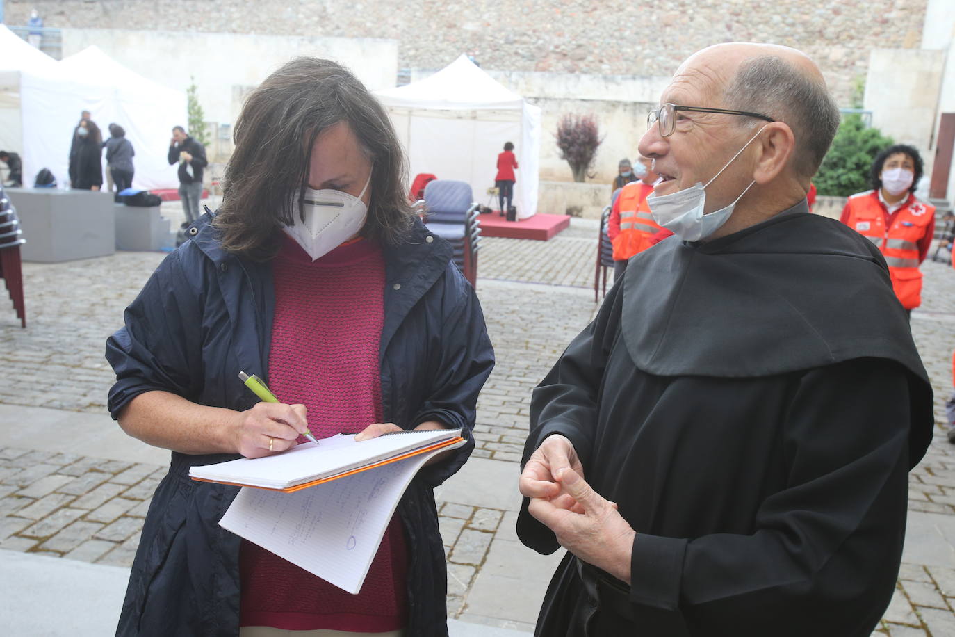 El recientemente fallecido teniente coronel Jesús Gayoso y el colectivo de profesionales sanitarios y sociosanitarios de la región han sido los distinguidos en este Día de La Rioja que ha estado marcado por la lucha contra el Covid-19