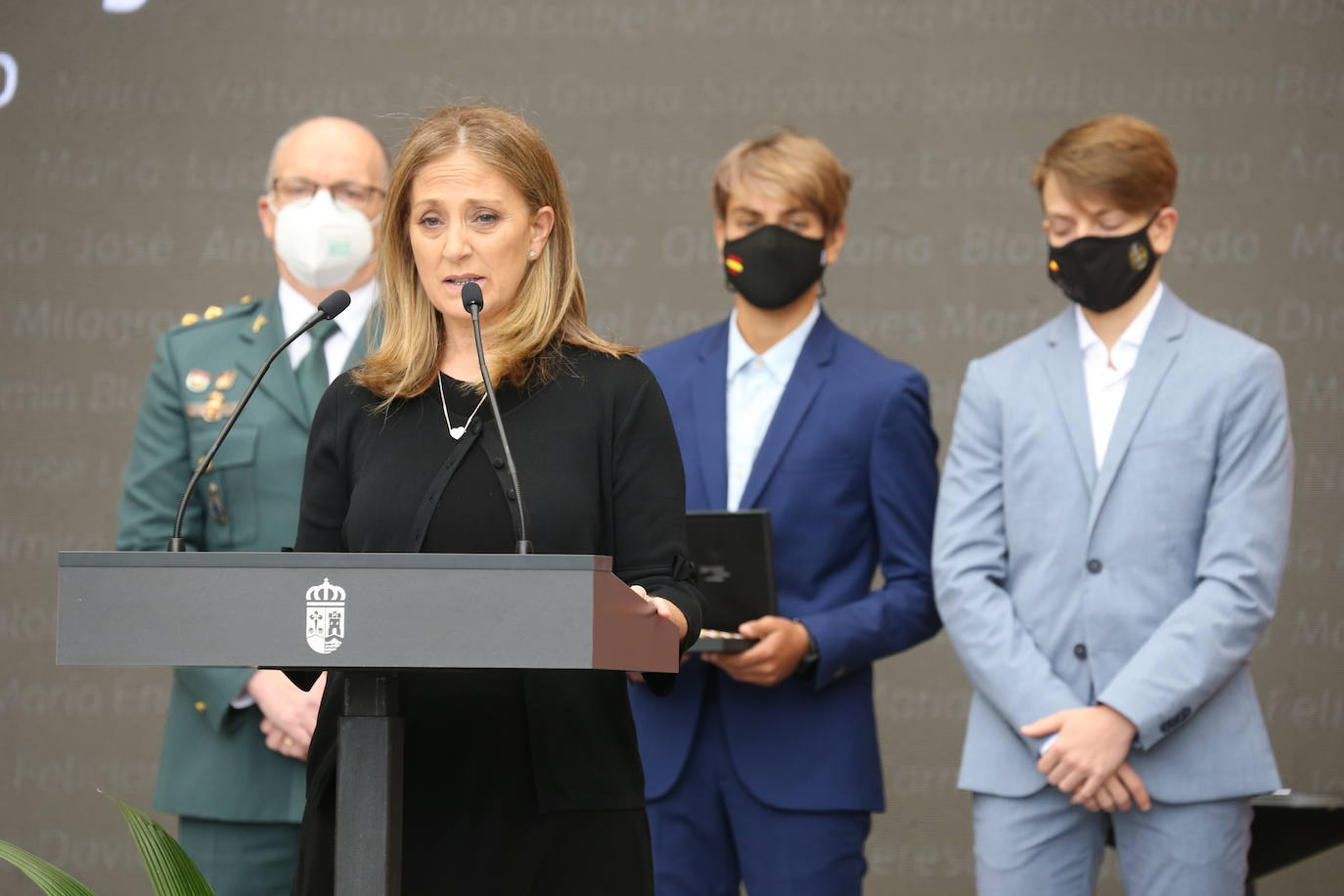 El recientemente fallecido teniente coronel Jesús Gayoso y el colectivo de profesionales sanitarios y sociosanitarios de la región han sido los distinguidos en este Día de La Rioja que ha estado marcado por la lucha contra el Covid-19