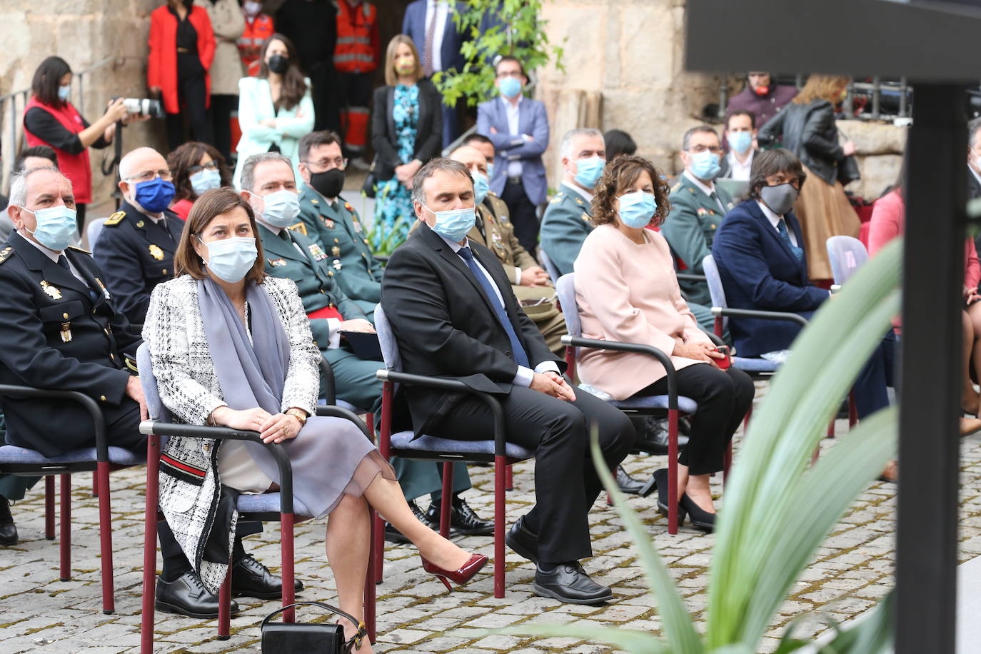 El recientemente fallecido teniente coronel Jesús Gayoso y el colectivo de profesionales sanitarios y sociosanitarios de la región han sido los distinguidos en este Día de La Rioja que ha estado marcado por la lucha contra el Covid-19