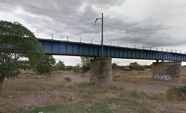 Muere un joven de 18 años y otro de 16 queda herido muy grave al arrollarles un tren en Calahorra 