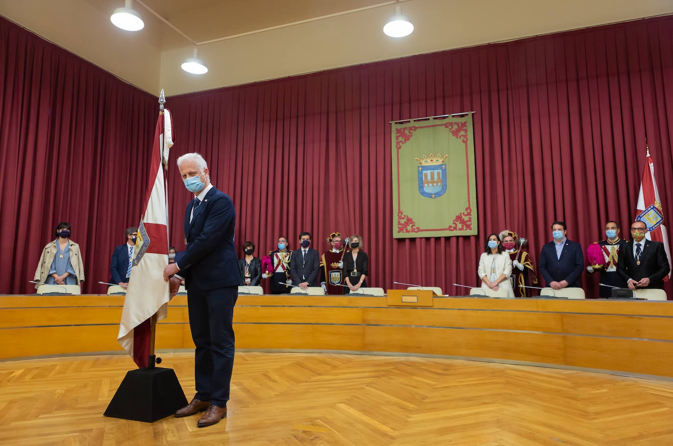 El Consistorio ha reconocido la responsabilidad «ejemplar» de la ciudadanía logroñesa en este estado de alarma y el trabajo de los sanitarios, de las fuerzas y los cuerpos de seguridad, así como de los empleados públicos. 