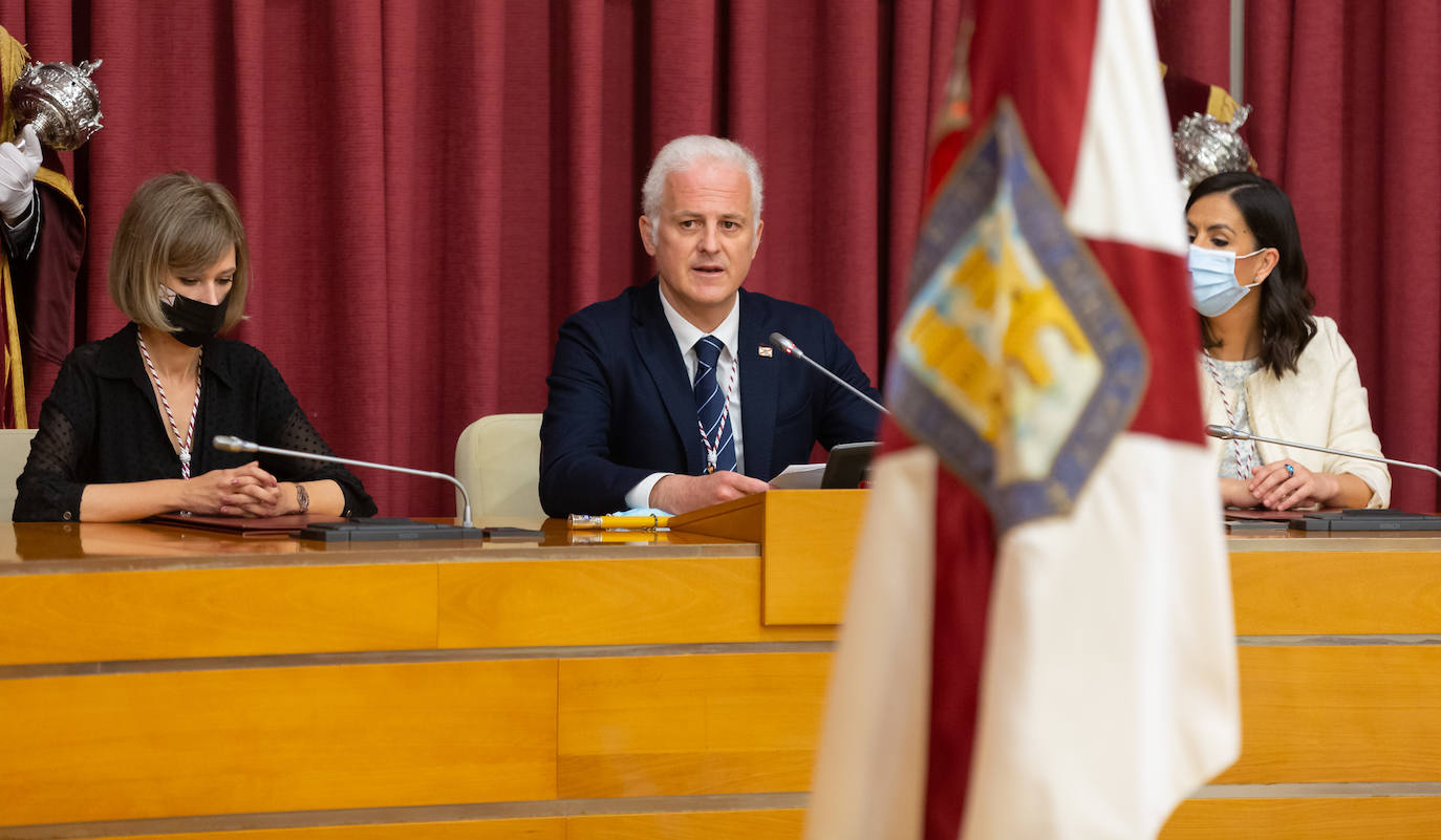 El Consistorio ha reconocido la responsabilidad «ejemplar» de la ciudadanía logroñesa en este estado de alarma y el trabajo de los sanitarios, de las fuerzas y los cuerpos de seguridad, así como de los empleados públicos. 