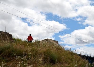 Imagen secundaria 1 - El joven que murió arrollado por un tren en Calahorra cumplía los 18 años el día del suceso