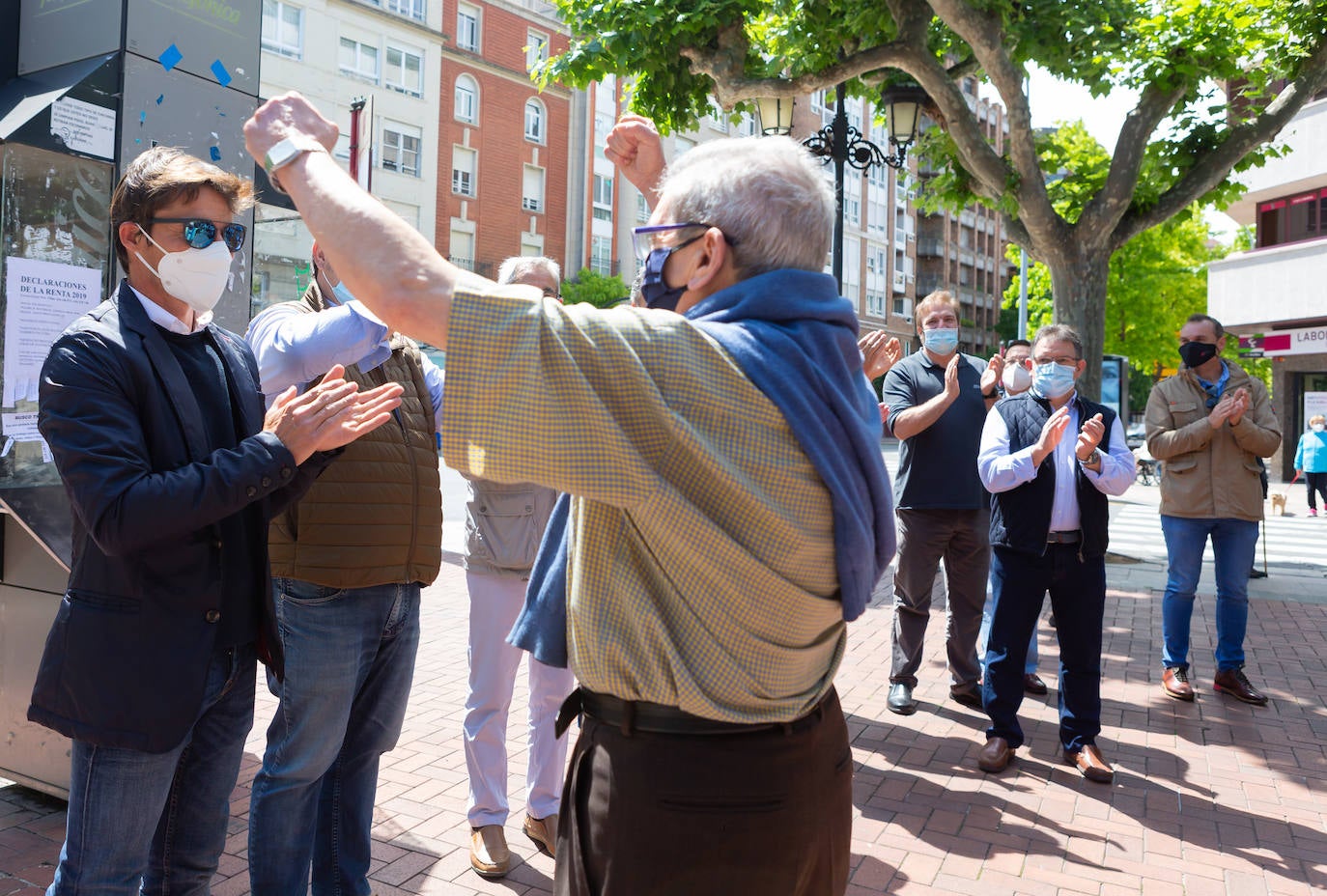 Diego Urdiales ha encabezado el 'paseo' taurino por El Espolón