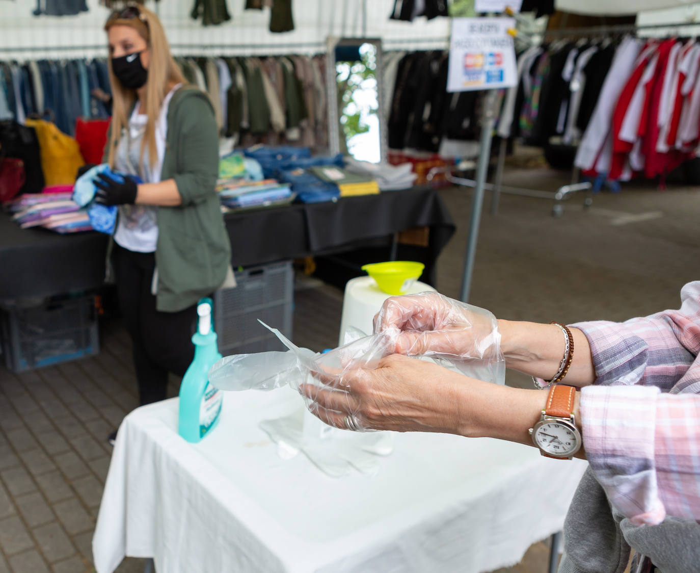 Las medidas de seguridad han sido la principal novedad de la apertura del popular mercado logroñés