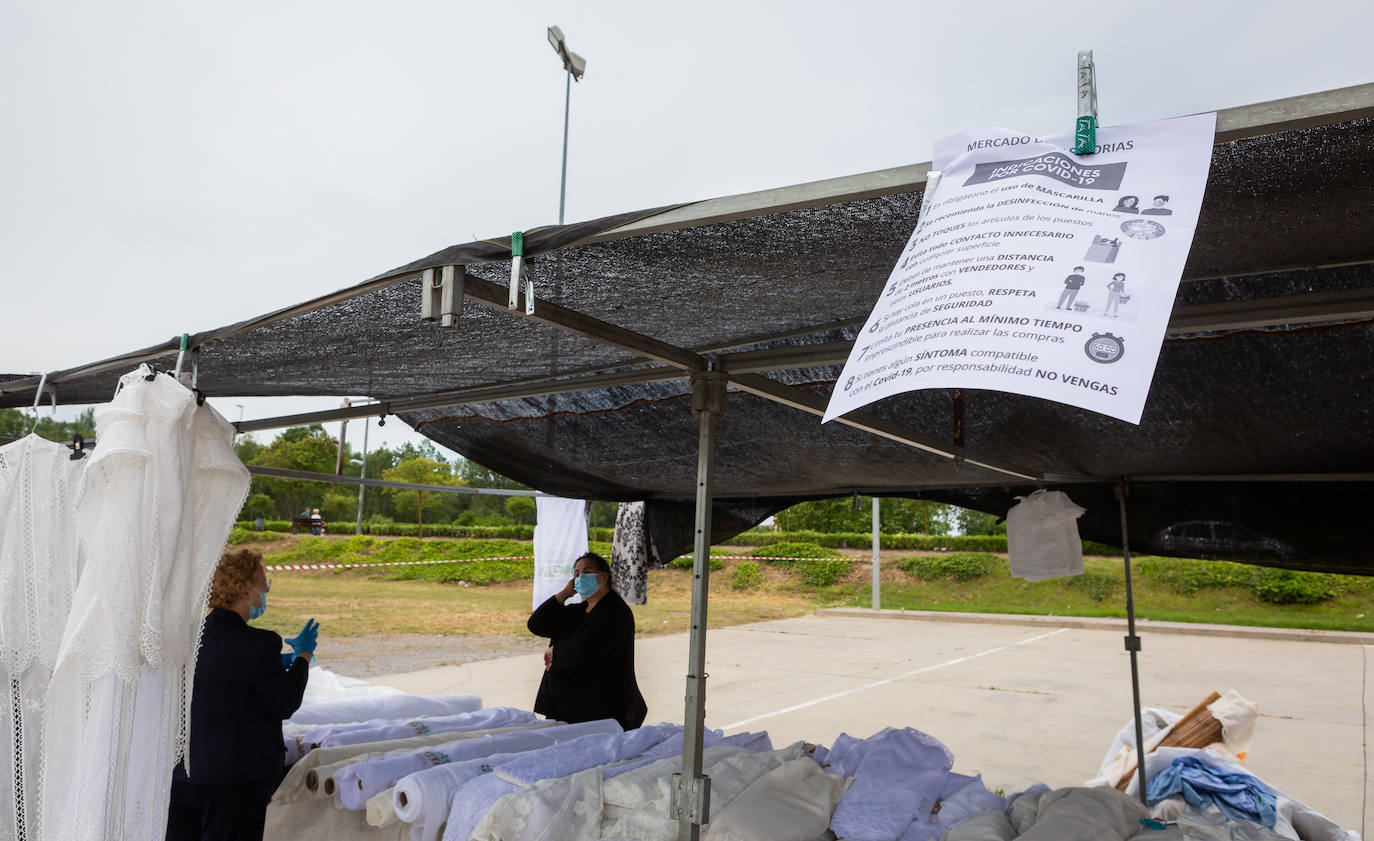 Las medidas de seguridad han sido la principal novedad de la apertura del popular mercado logroñés