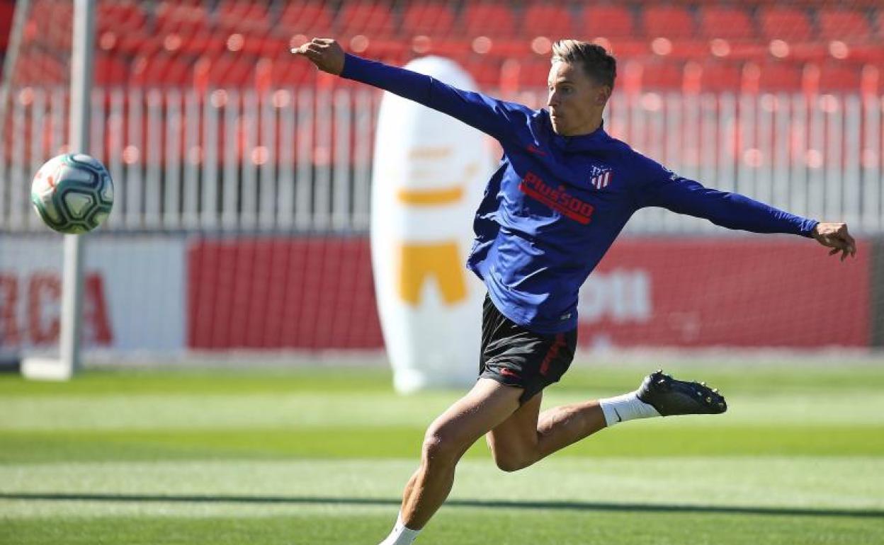 Marcos Llorente, durante un entrenamiento con el Atlético.