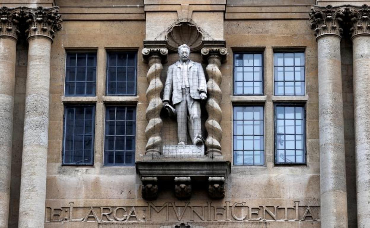 Estatua de Cecil Rhodes. 