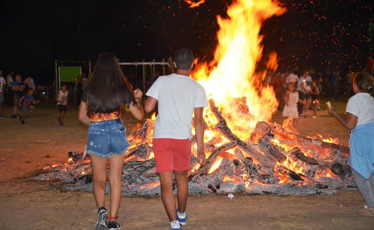 La hoguera de San Juan de Calahorra se adapta a 'la nueva normalidad'