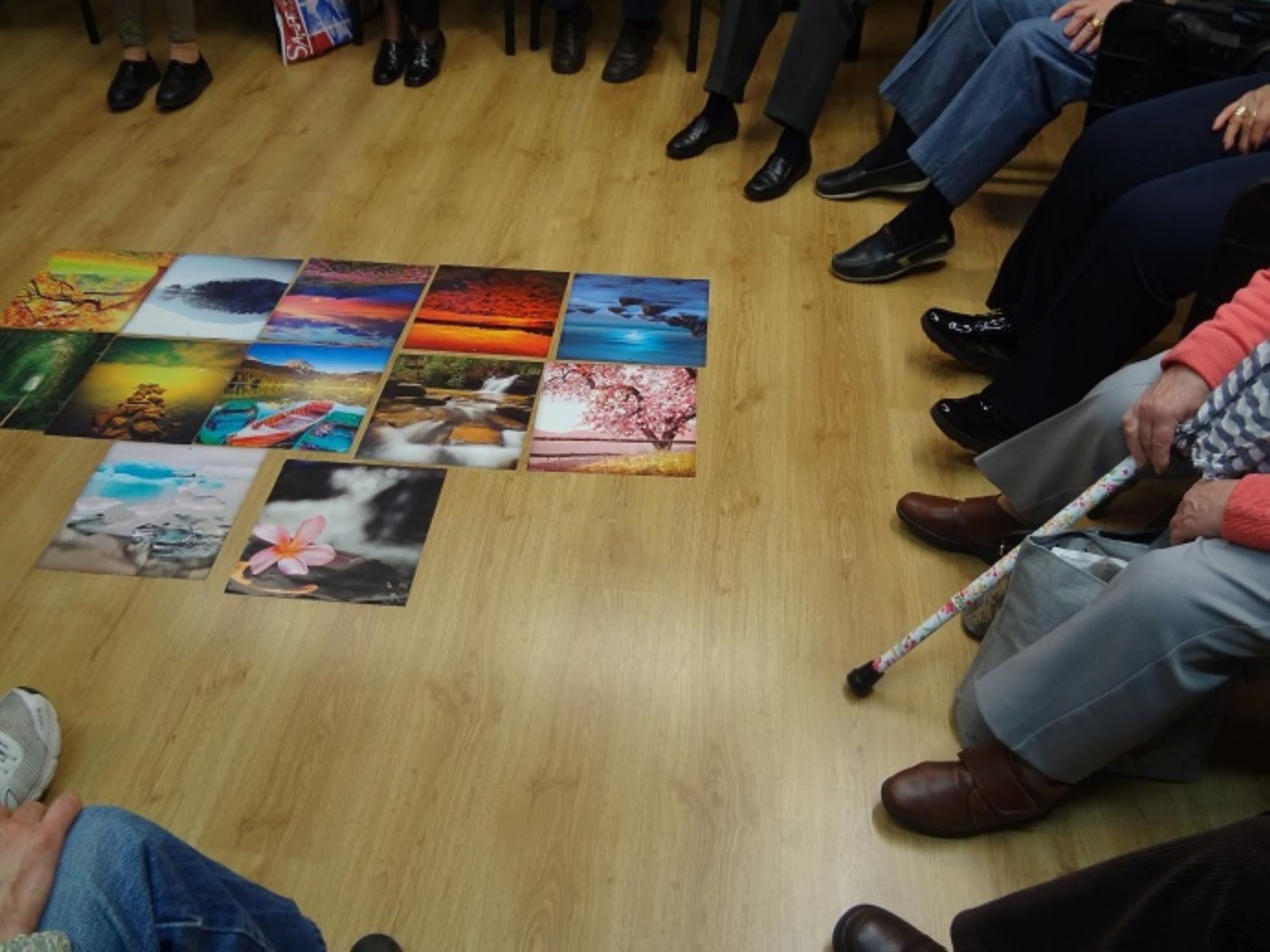 Un grupo de mayores, en una de las actividades de Cruz Roja dentro del programa 'Buenos Tratos'. 