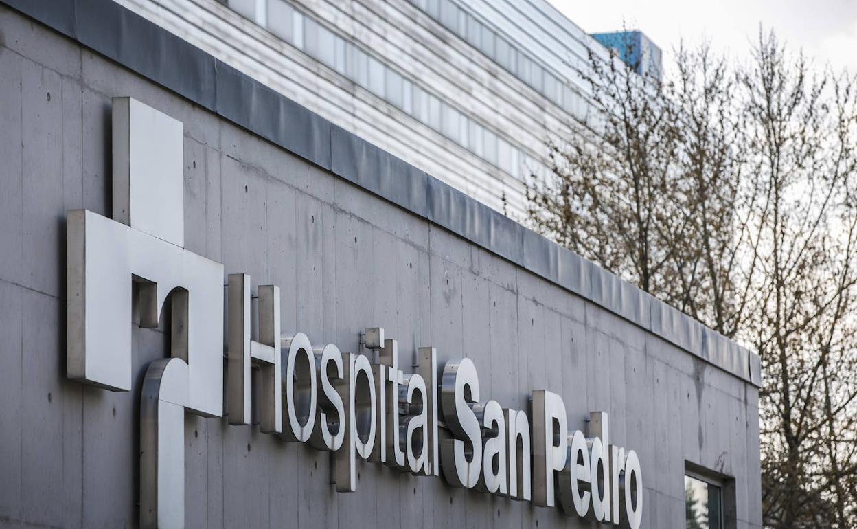 El último paciente ingresado en el San Pedro por COVID-19 recibe el alta