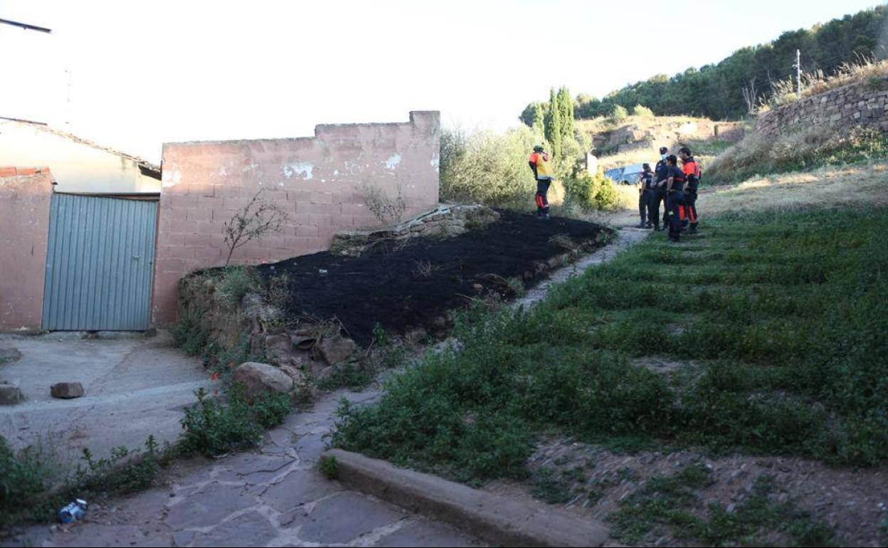 Un incendio de hierbas cerca del monasterio de Santa María la Real desata la alarma en Nájera