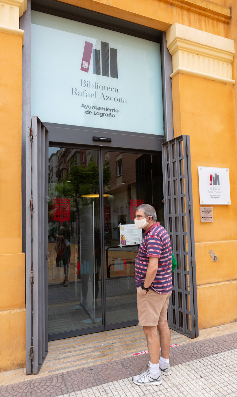 La Biblioteca de La Rioja reabre con un protocolo de sillas marcadas en verde y amarillo para garantizar el uso alterno. La Rafael Azcona se queda sin sitios en víspera de la EBAU. 