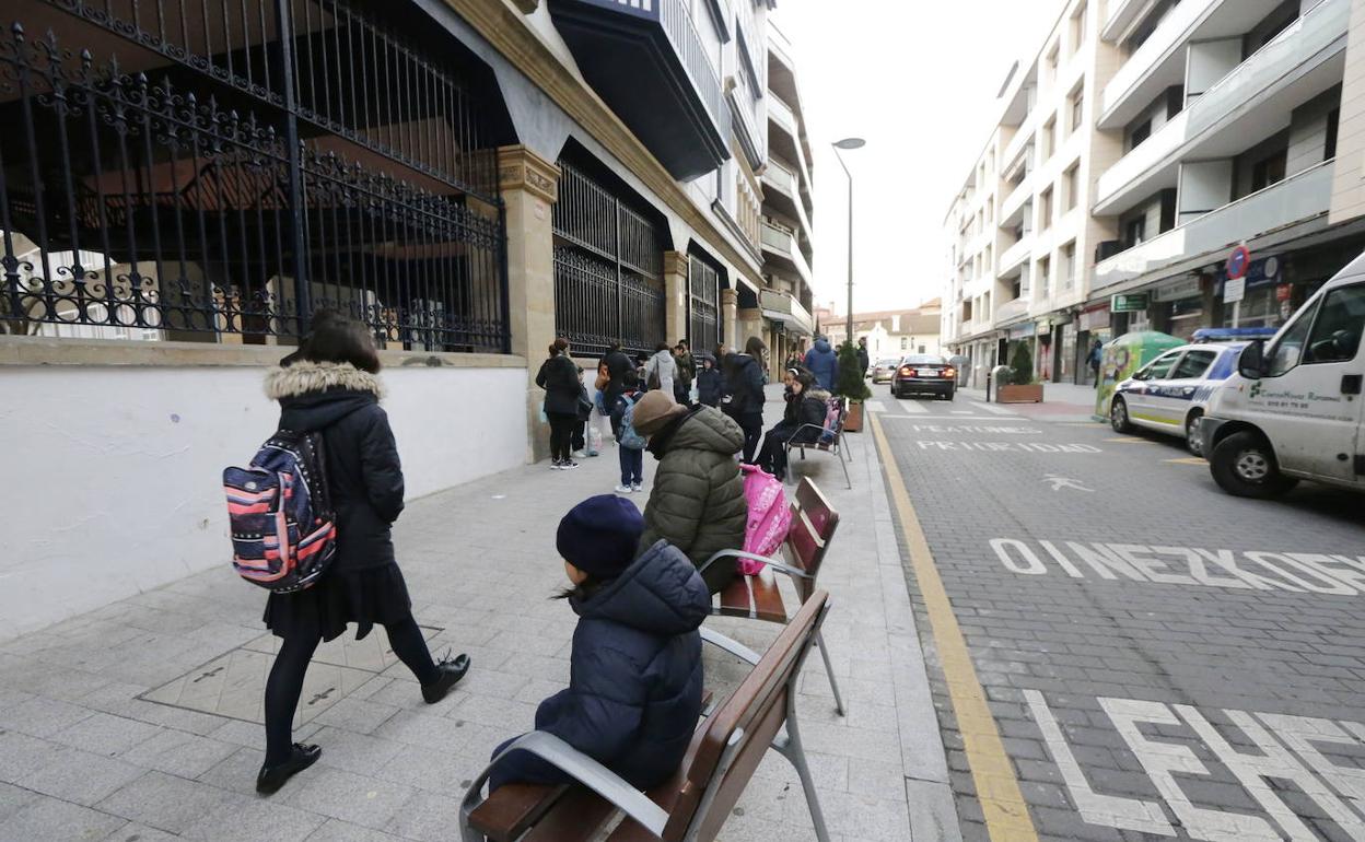 Andalucía apuesta por el curso presencial y contrata a 6.300 profesores de apoyo