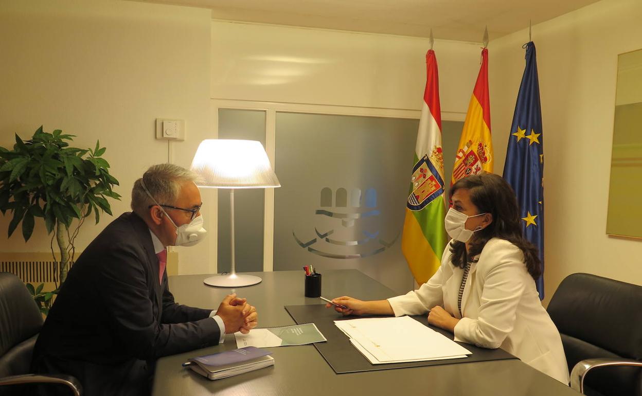 El portavoz del PP, Jesús Ángel Garrido, junto a Concha Andreu.