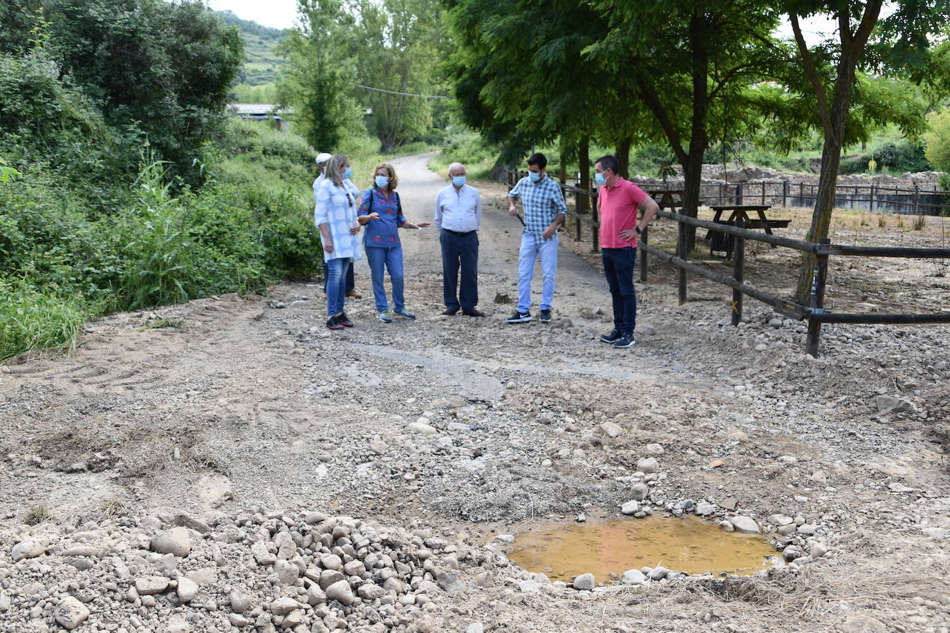 La consejera Eva Hita acudió este lunes a las zonas afectadas para comprobar los destrozos las infraestructuras de Ocón