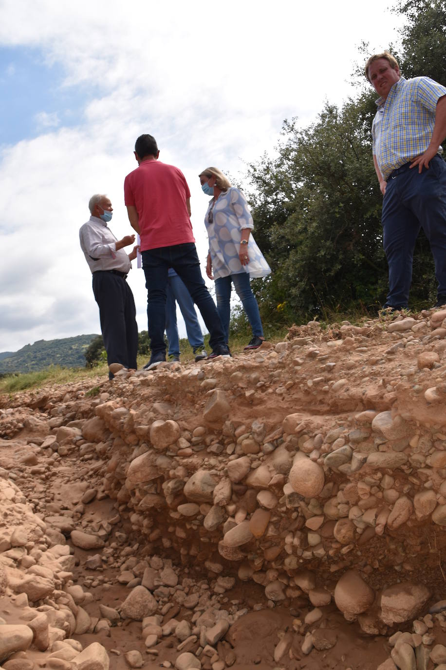 La consejera Eva Hita acudió este lunes a las zonas afectadas para comprobar los destrozos las infraestructuras de Ocón