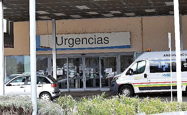 Entrada principal del servicio de Urgencias del San Pedro. 