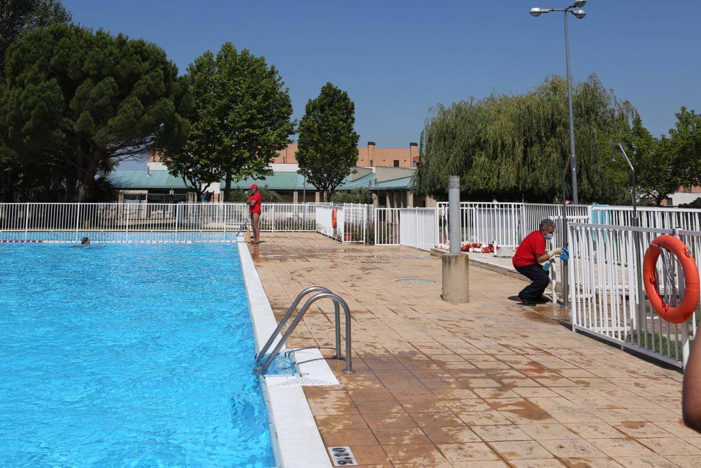 Después de la polémica de las últimas semanas, las piscinas de El Cortijo han abierto este miércoles sus puertas.