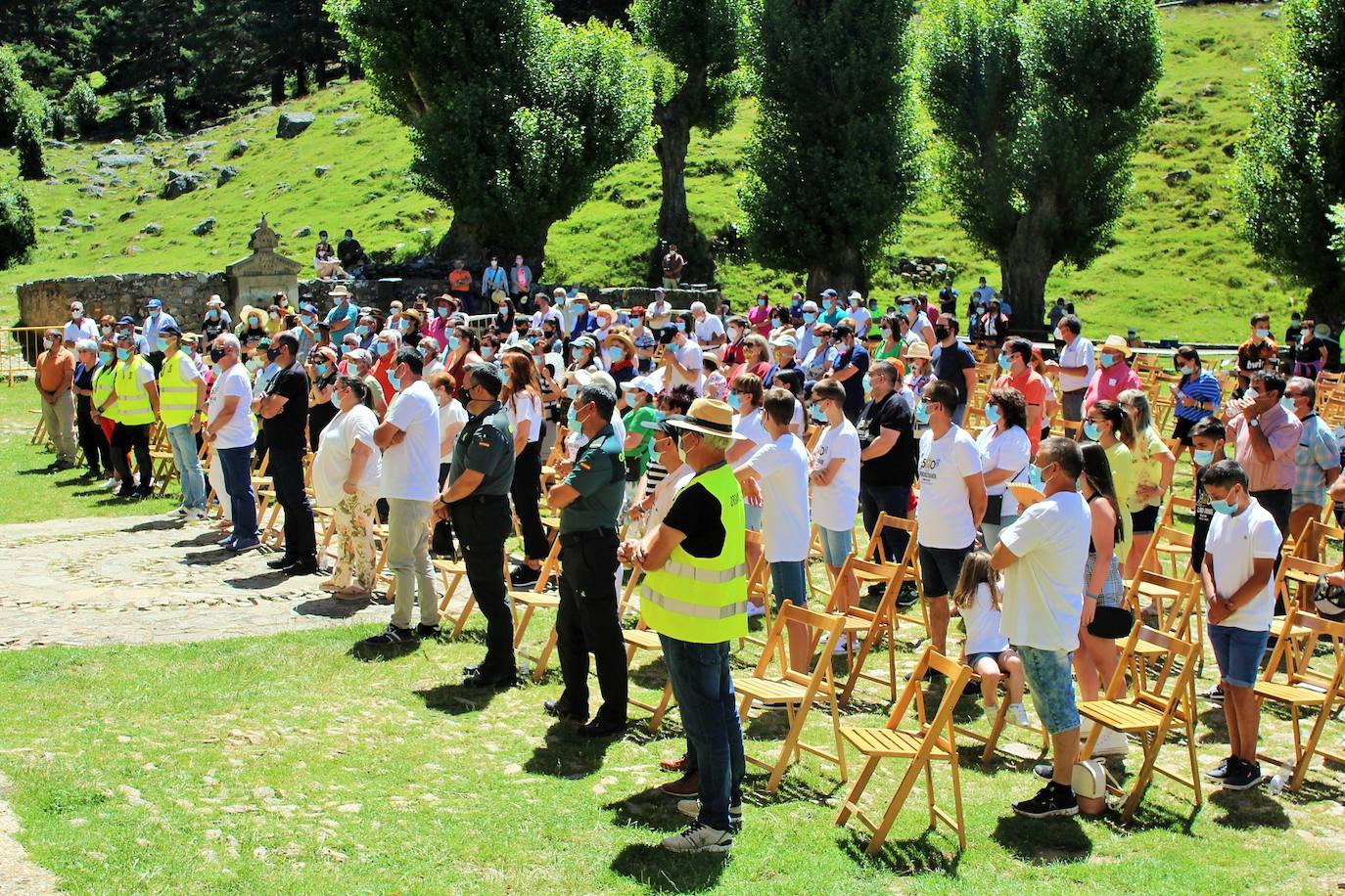 Cerca de 400 personas asisten a la celebración de la romería del primer domingo de julio en la Ermita de la Virgen de Lomos de Orios en Villoslada de Cameros