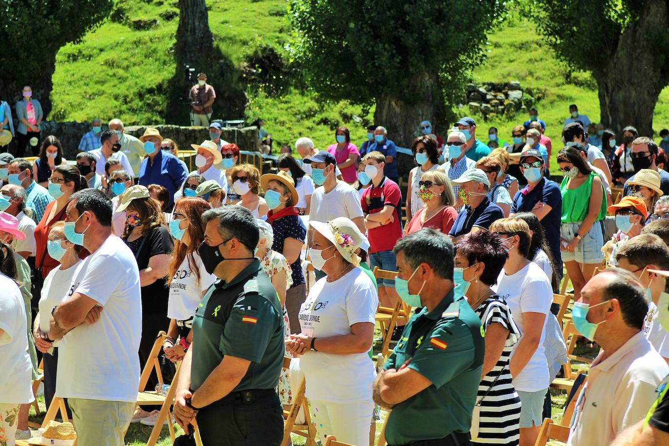 Cerca de 400 personas asisten a la celebración de la romería del primer domingo de julio en la Ermita de la Virgen de Lomos de Orios en Villoslada de Cameros