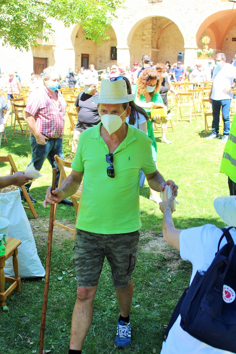 Cerca de 400 personas asisten a la celebración de la romería del primer domingo de julio en la Ermita de la Virgen de Lomos de Orios en Villoslada de Cameros