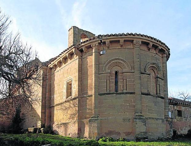 Obarenia. Ábside románico de la Iglesia parroquial de San Julián, en la aldea de Castilseco. 