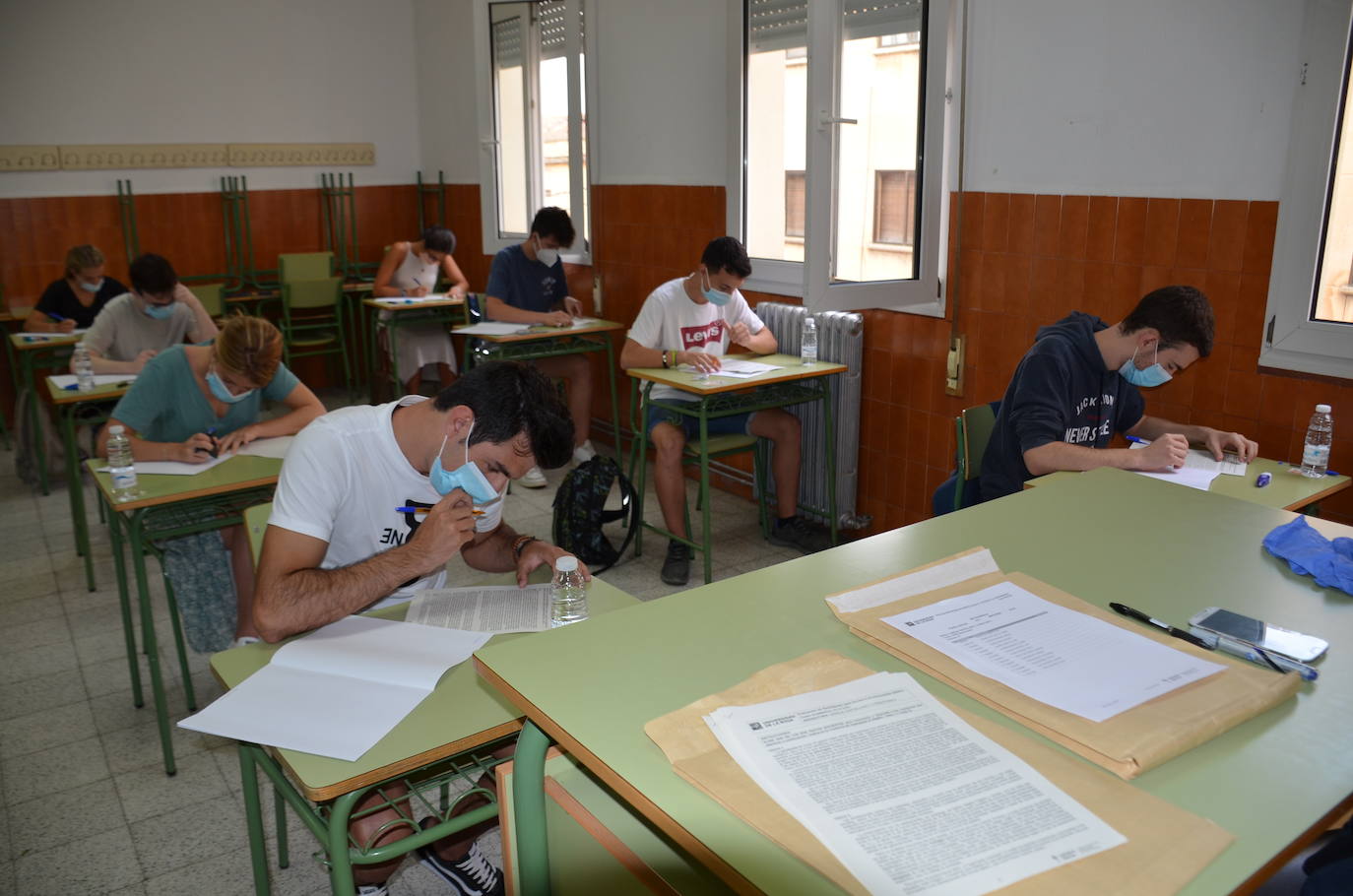 Las pruebas se han trasladado a las aulas del instituto, sin los escolares de Arnedo y Alfaro que se examinan en sus centros