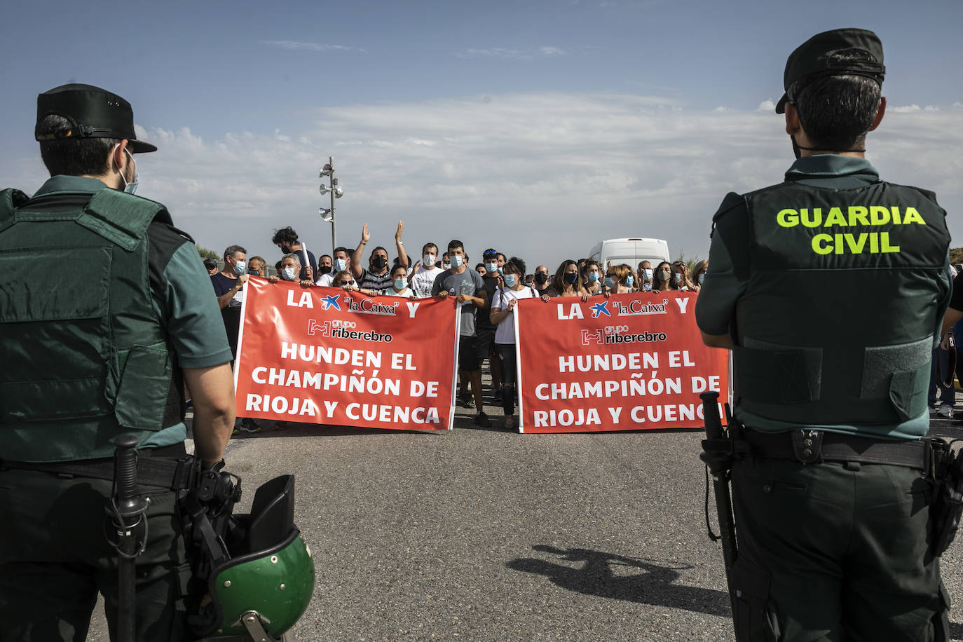 Este jueves más de doscientas cincuenta personas se han concentrado frente a las instalaciones de grupo Riberebro