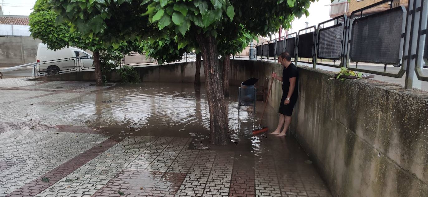 Los efectos de la tormenta se dejan ver en las calles de la ciudad