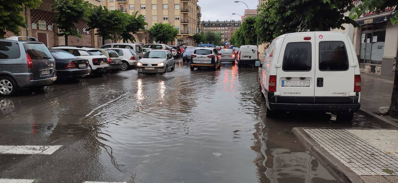 Los efectos de la tormenta se dejan ver en las calles de la ciudad