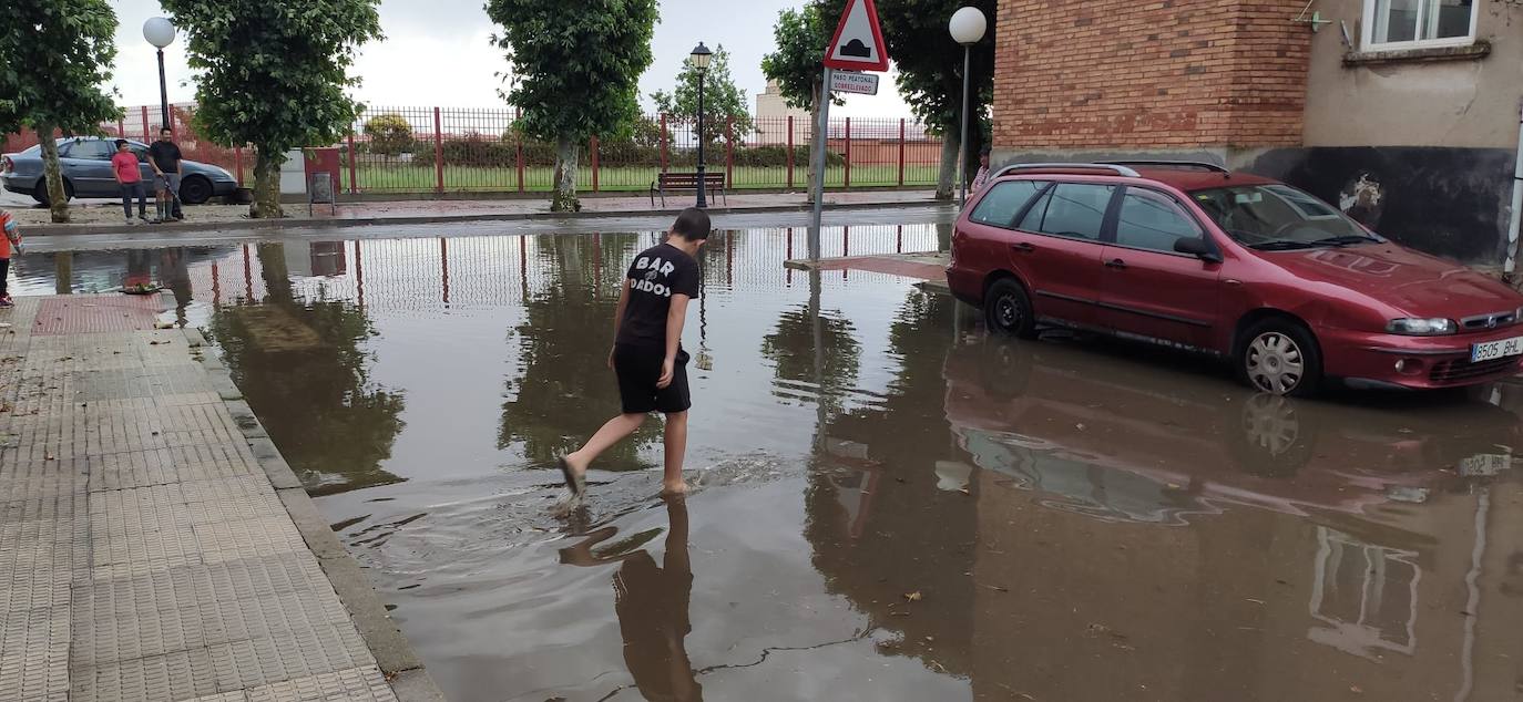 Los efectos de la tormenta se dejan ver en las calles de la ciudad